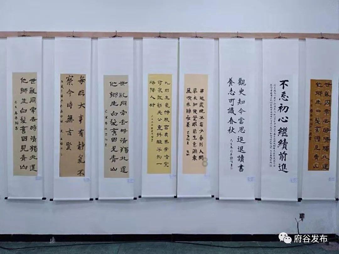 救援矮小的女孩